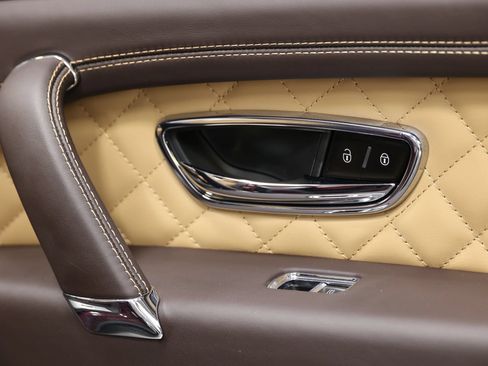 Used 2018 Bentley Bentayga AWD/4WD image 93