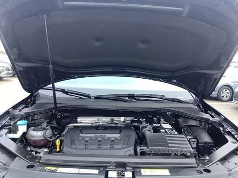 Used 2022 Volkswagen Tiguan SE R-Line image 12