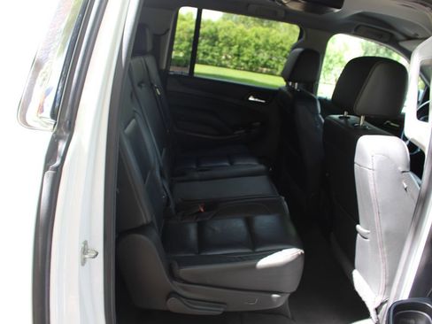 Used 2020 Chevrolet Suburban LT RWD image 16