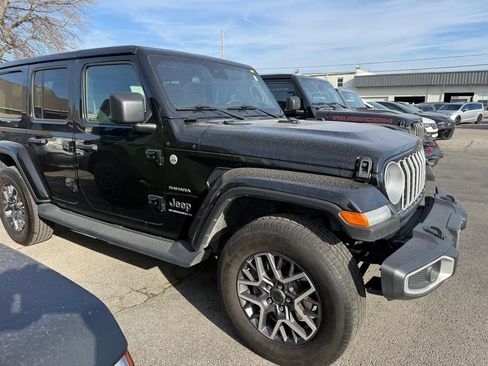 Used 2024 Jeep Wrangler Unlimited Sahara AWD/4WD image 14