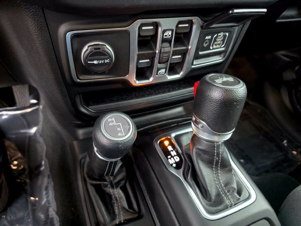 Used 2026 Jeep Wrangler Unlimited Sahara AWD/4WD image 24