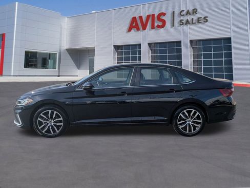 Used 2025 Volkswagen Jetta SE image 11