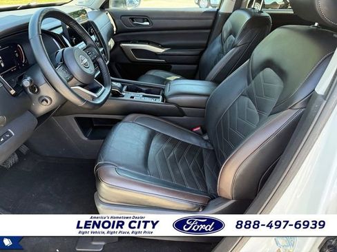 Used 2023 Nissan Pathfinder Platinum w/ Cargo Package FWD image 10