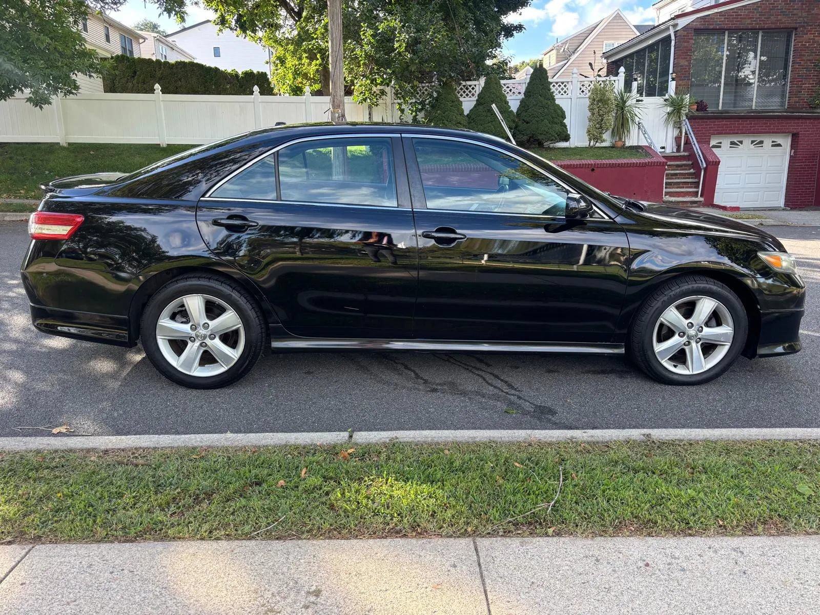 Used 2011 Toyota Camry SE w/ SE Extra-Value Pkg #1 FWD image 7