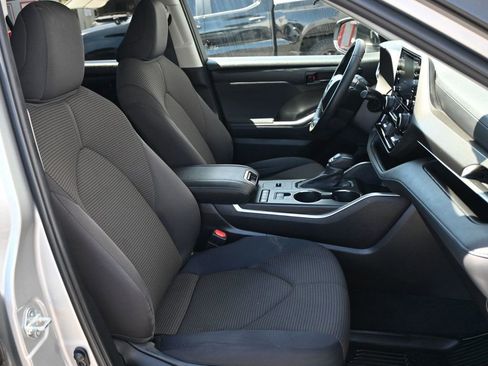 Used 2022 Toyota Highlander LE image 17