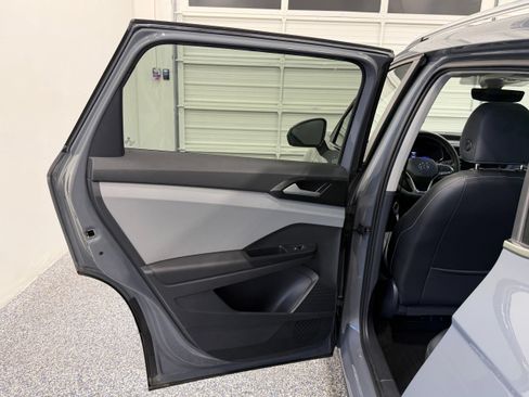 Used 2023 Volkswagen Taos SE w/ Panoramic Sunroof Package FWD image 21