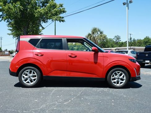 Used 2023 Kia Soul LX w/ LX Technology Package FWD image 4