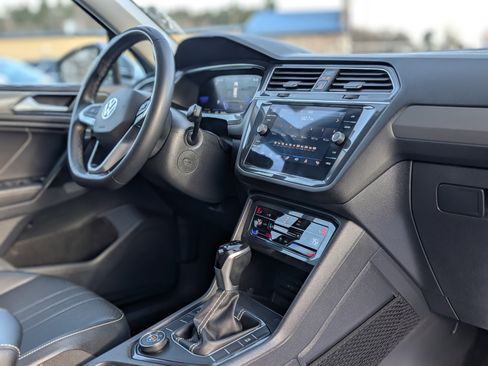 Used 2023 Volkswagen Tiguan SE image 41