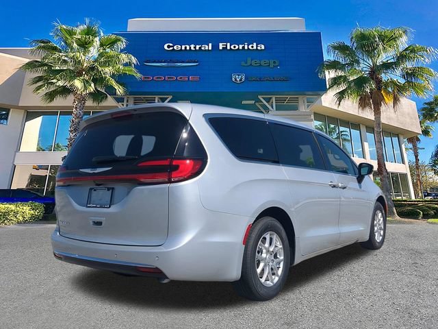 New 2026 Chrysler Pacifica Select FWD image 5