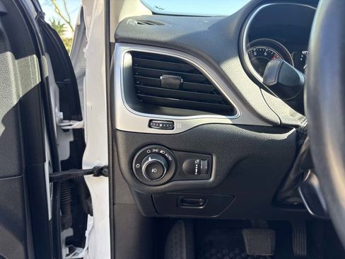 Used 2019 Jeep Cherokee Latitude image 22