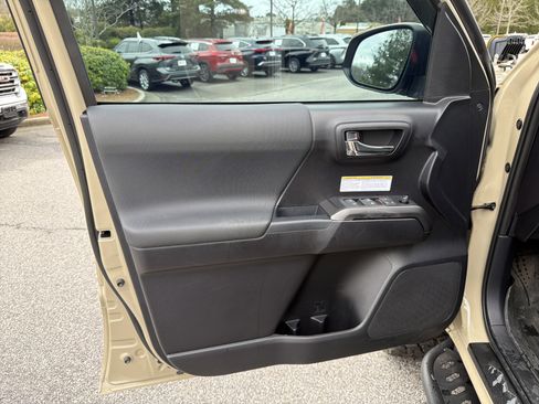 Used 2019 Toyota Tacoma TRD Off-Road image 20