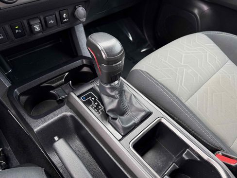 Used 2022 Toyota Tacoma TRD Off-Road image 24