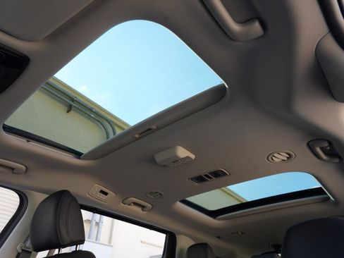 Used 2025 Kia Carnival SX FWD image 12