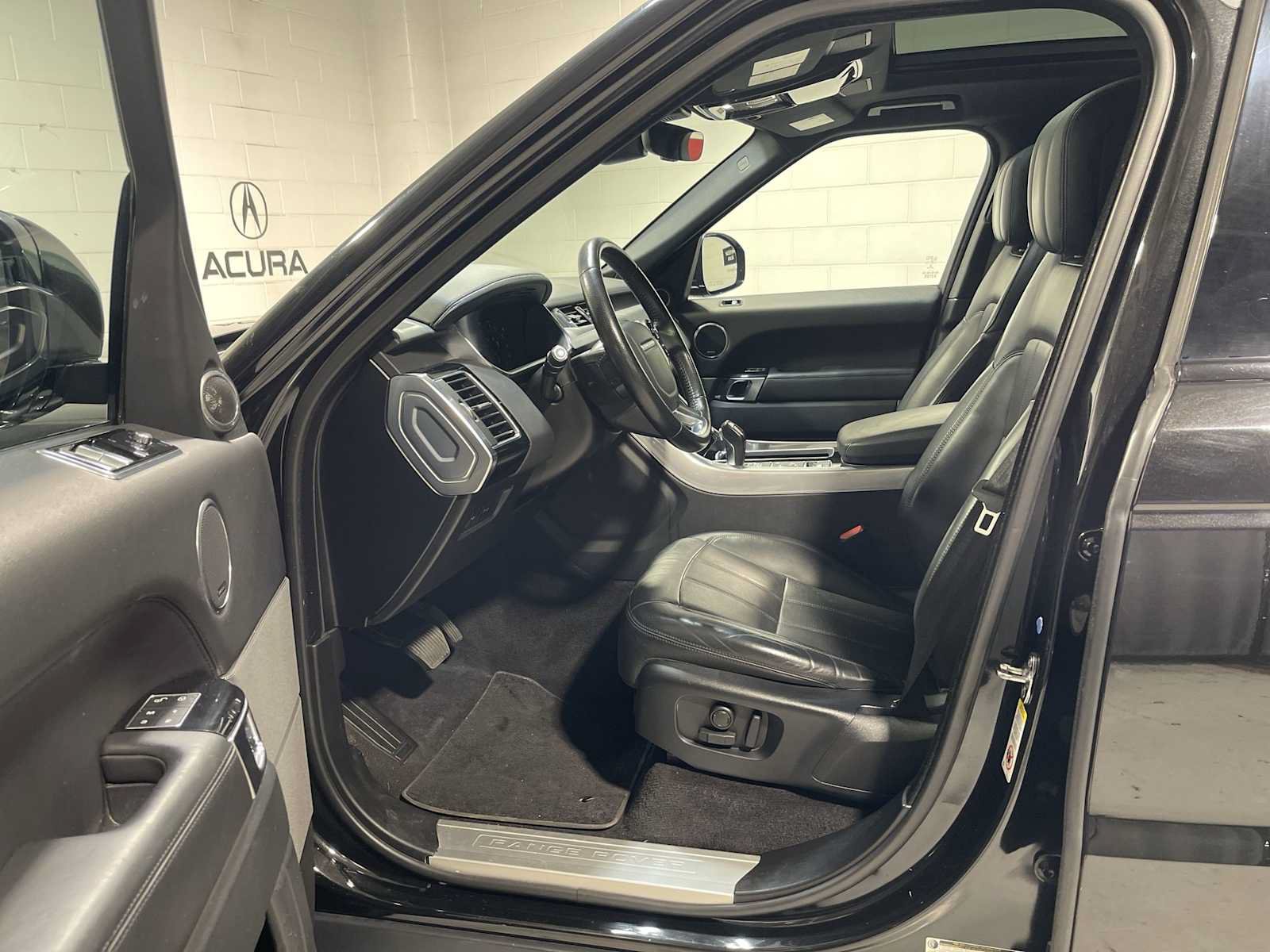 Used 2019 Land Rover Range Rover Sport HSE AWD/4WD image 2