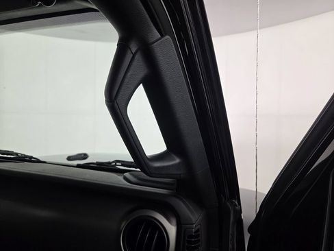 Used 2019 Jeep Wrangler Sport AWD/4WD image 31