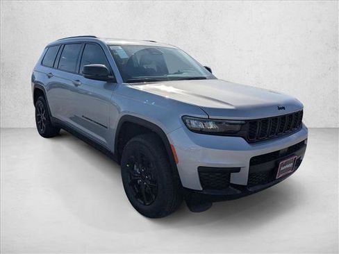 New 2025 Jeep Grand Cherokee L Altitude image 7