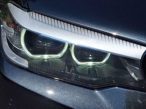 Used 2018 BMW 530i xDrive AWD/4WD image 9