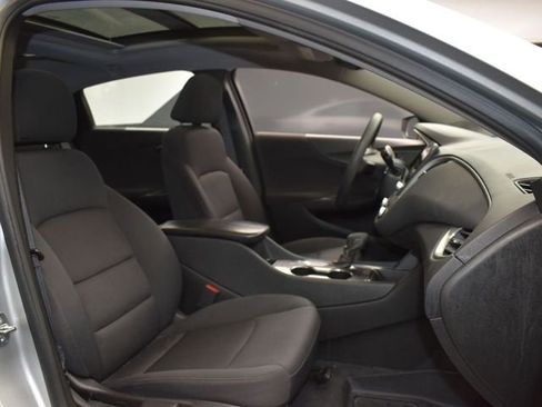 Used 2022 Chevrolet Malibu LT FWD image 13
