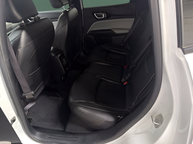 Used 2025 Jeep Compass Limited AWD/4WD image 13