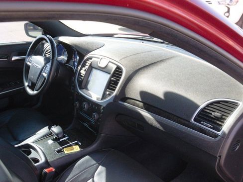 Used 2014 Chrysler 300 C AWD/4WD image 34