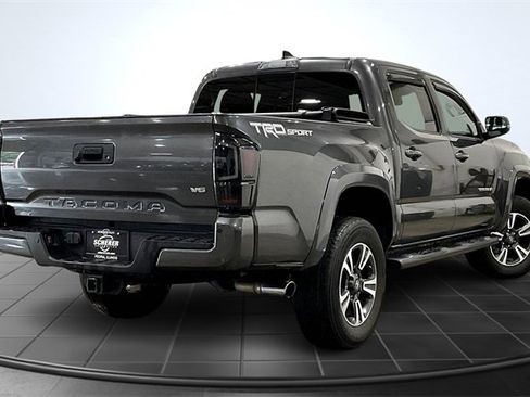 Used 2018 Toyota Tacoma TRD Sport image 2