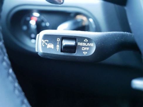 Certified 2025 Porsche Macan image 22