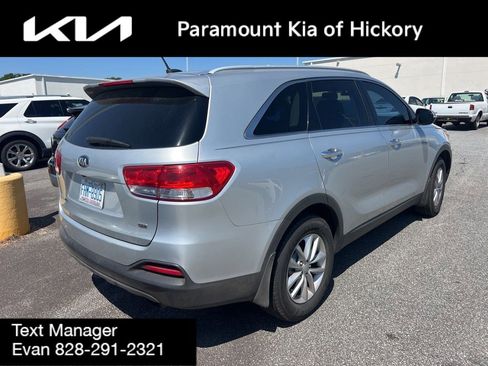 Used 2017 Kia Sorento FWD image 4