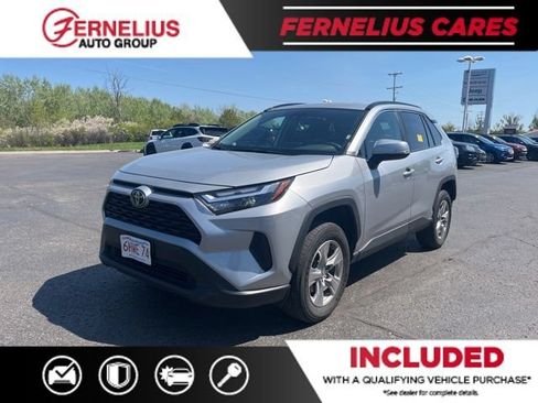 Used 2025 Toyota RAV4 XLE AWD/4WD image 3