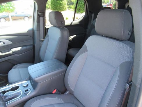 Used 2022 Chevrolet Traverse LT FWD image 17