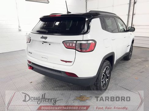 Used 2025 Jeep Compass Trailhawk AWD/4WD image 9