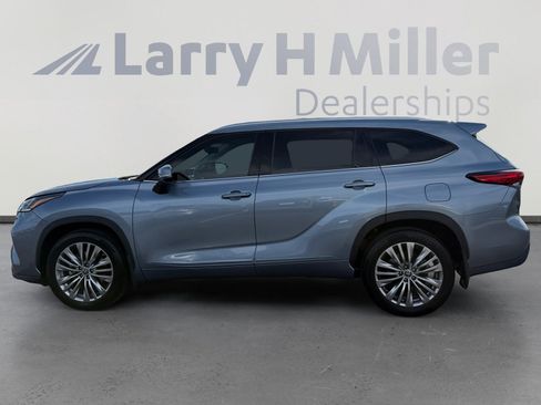 Used 2022 Toyota Highlander Platinum image 2