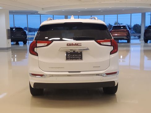 Used 2022 GMC Terrain Denali w/ Denali Premium Package image 9