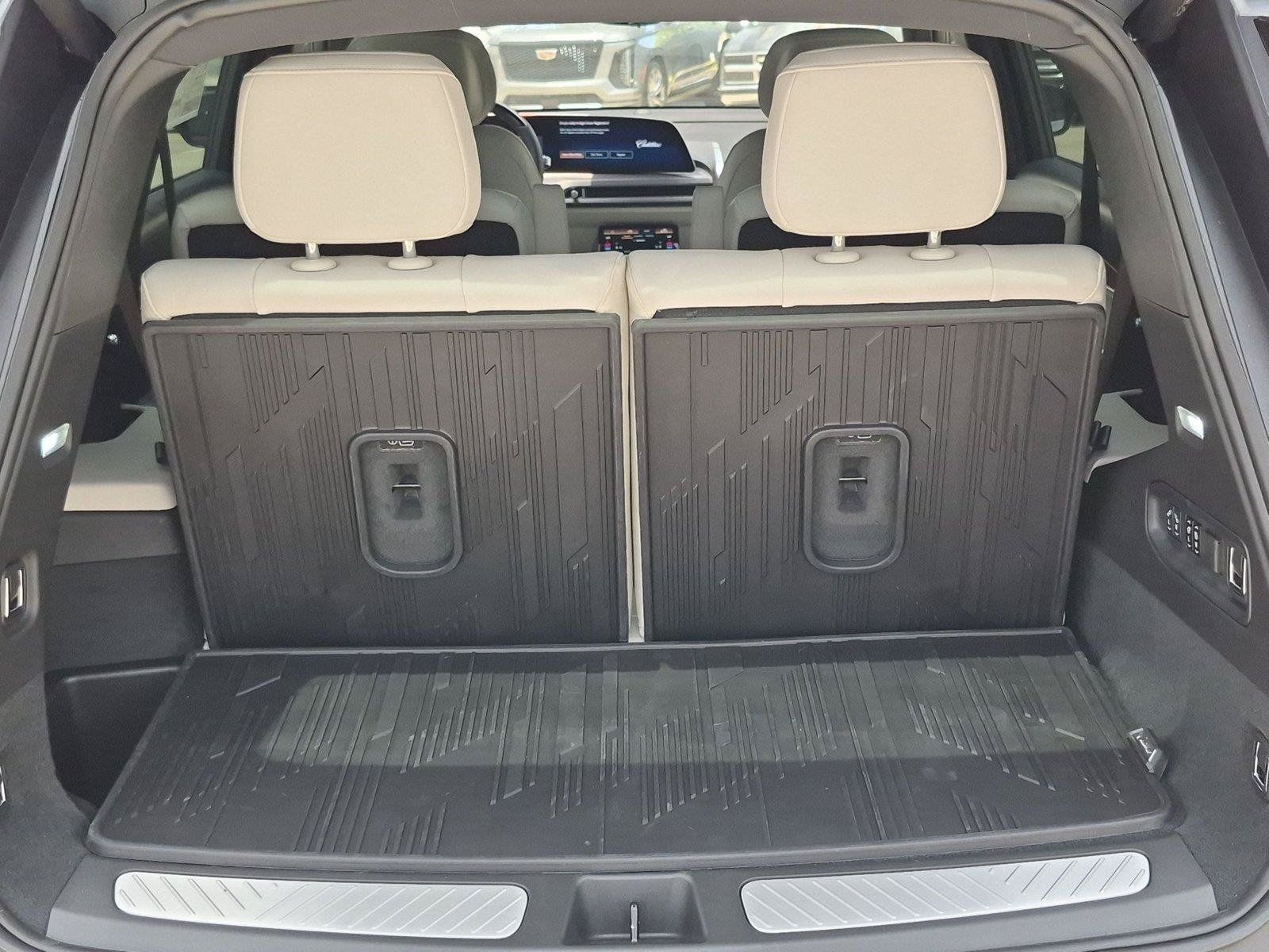 New 2027 Cadillac Vistiq Sport w/ LPO, Floor Liner Package AWD/4WD image 30