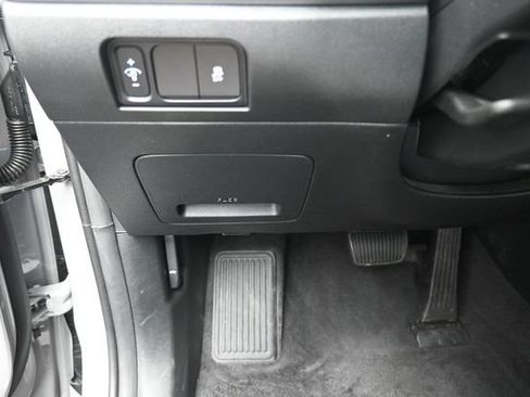 Used 2025 Kia Sorento S w/ Panoramic Sunroof Package FWD image 16