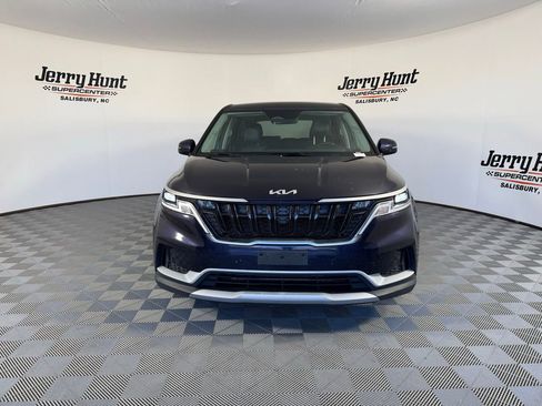 Used 2023 Kia Carnival LX image 6