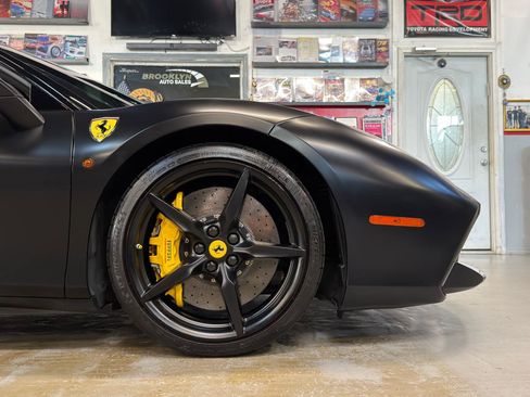 Used 2018 Ferrari 488 GTB RWD image 13