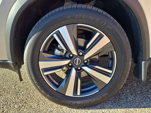 Used 2025 Nissan Rogue SL w/ SL Premium Package image 11