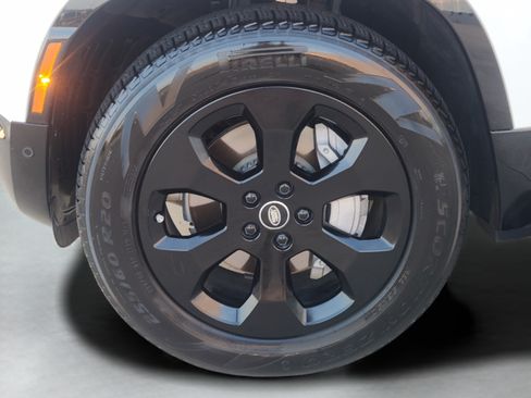 Used 2025 Land Rover Defender 110 X-Dynamic SE AWD/4WD image 11