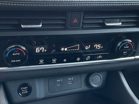 Used 2025 Nissan Rogue SV image 31