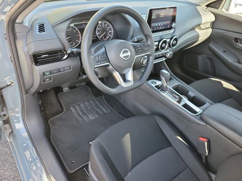 Used 2025 Nissan Sentra SV image 3