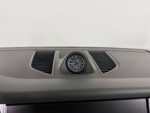 Certified 2023 Porsche Macan AWD/4WD image 23