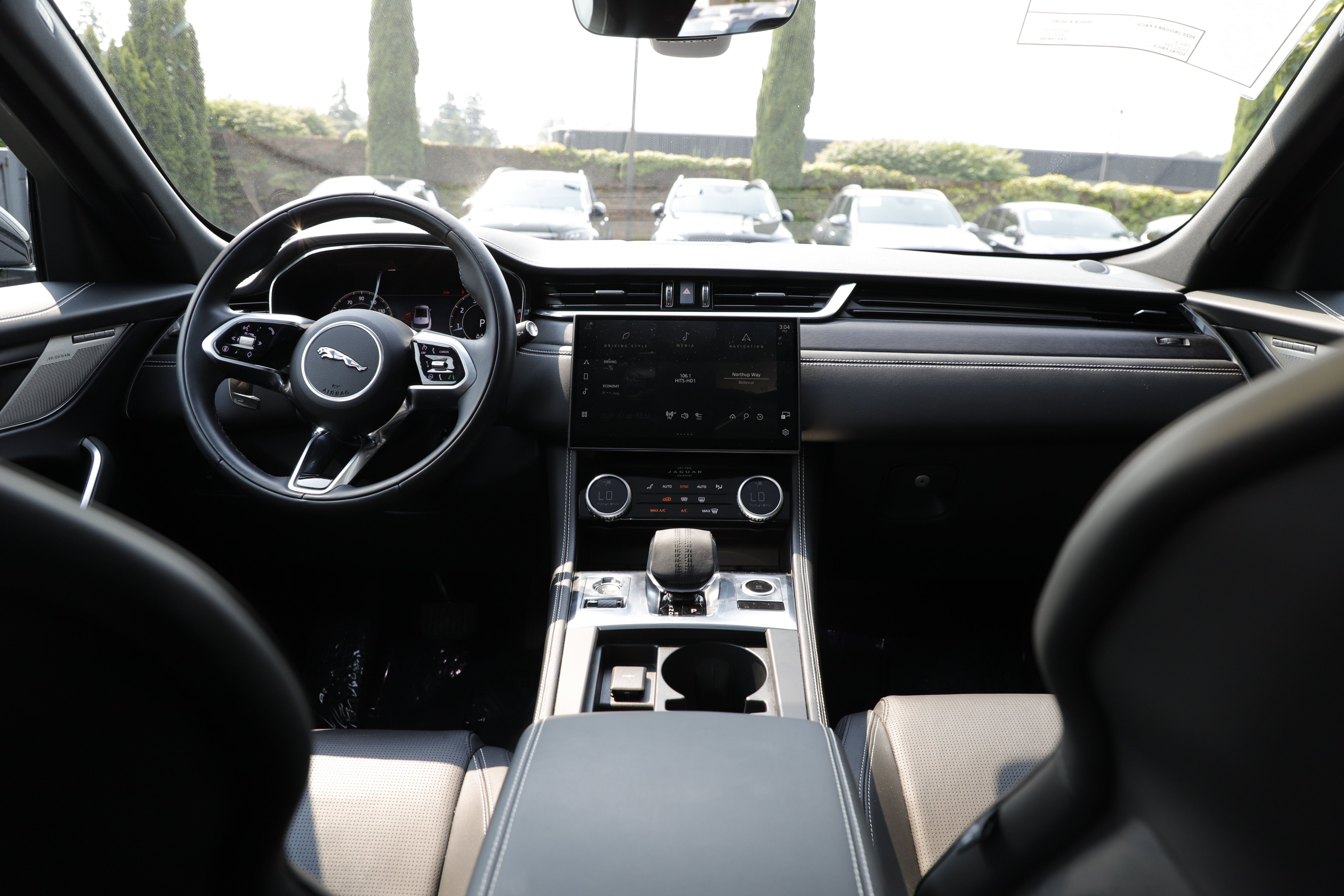 Certified 2025 Jaguar F-PACE R-Dynamic S AWD/4WD image 15