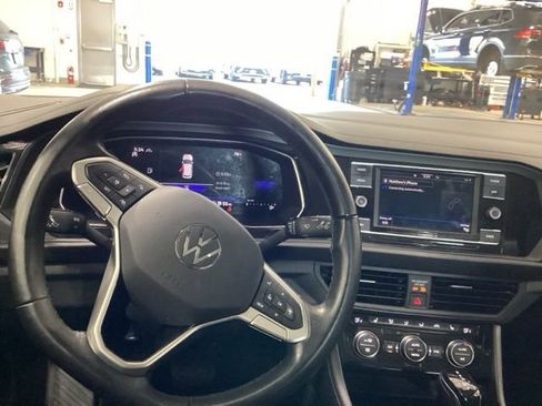Used 2023 Volkswagen Jetta SE w/ Panoramic Sunroof Package FWD image 6