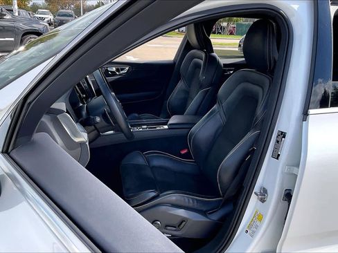 Used 2018 Volvo XC60 T5 R-Design w/ Convenience Package image 6