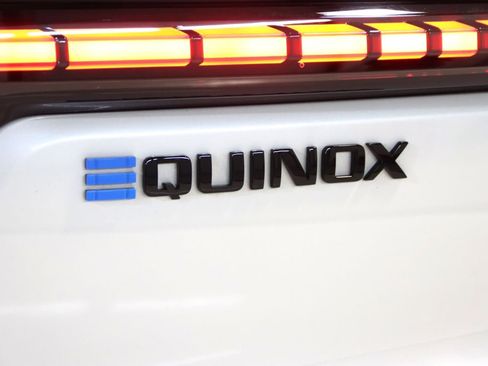 Used 2025 Chevrolet Equinox EV RS FWD image 11