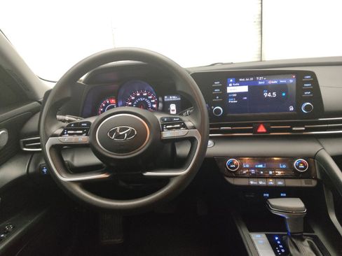 Used 2022 Hyundai Elantra SEL FWD image 22