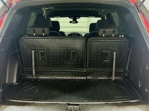 Used 2023 Chevrolet Traverse LT w/ LPO, Floor Liner Package FWD image 22