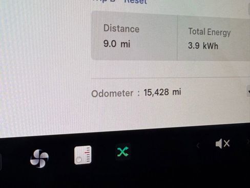 Used 2022 Tesla Model Y Long Range image 14