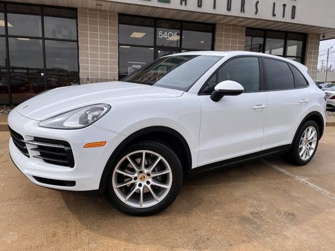 Used 2020 Porsche Cayenne image 2