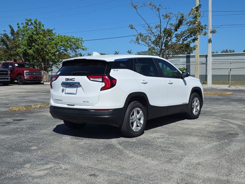 Used 2024 GMC Terrain SLE image 7